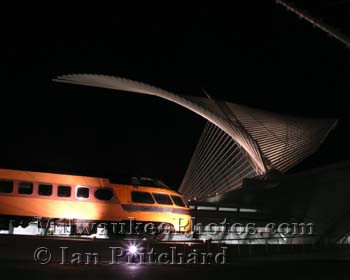 Photograph of Train And Calatrava by Night from www.MilwaukeePhotos.com (C) Ian Pritchard